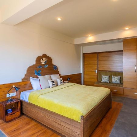 Stayvista At Nook - Elysium Estate 2 Bedroom Cottage With Hill View, Lawn Шимла Екстериор снимка